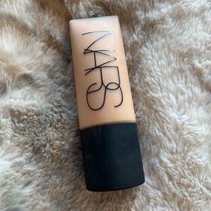 NARS Soft Matte Complete Foundation in BARCELONA (Medium 4)